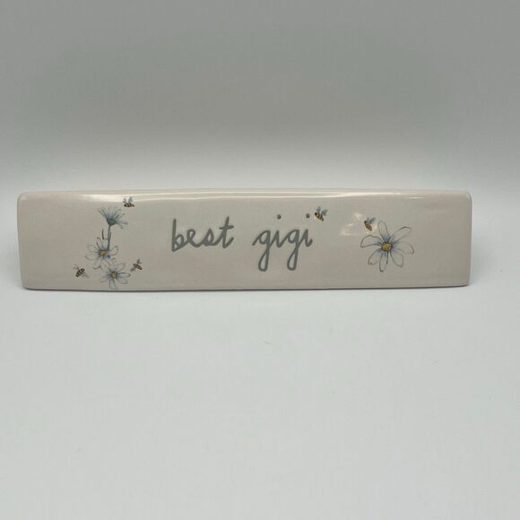 NWOT Rae Dunn BEST GIGI 8 in Ceramic Triangle Desk Sign - Picture 1 of 6